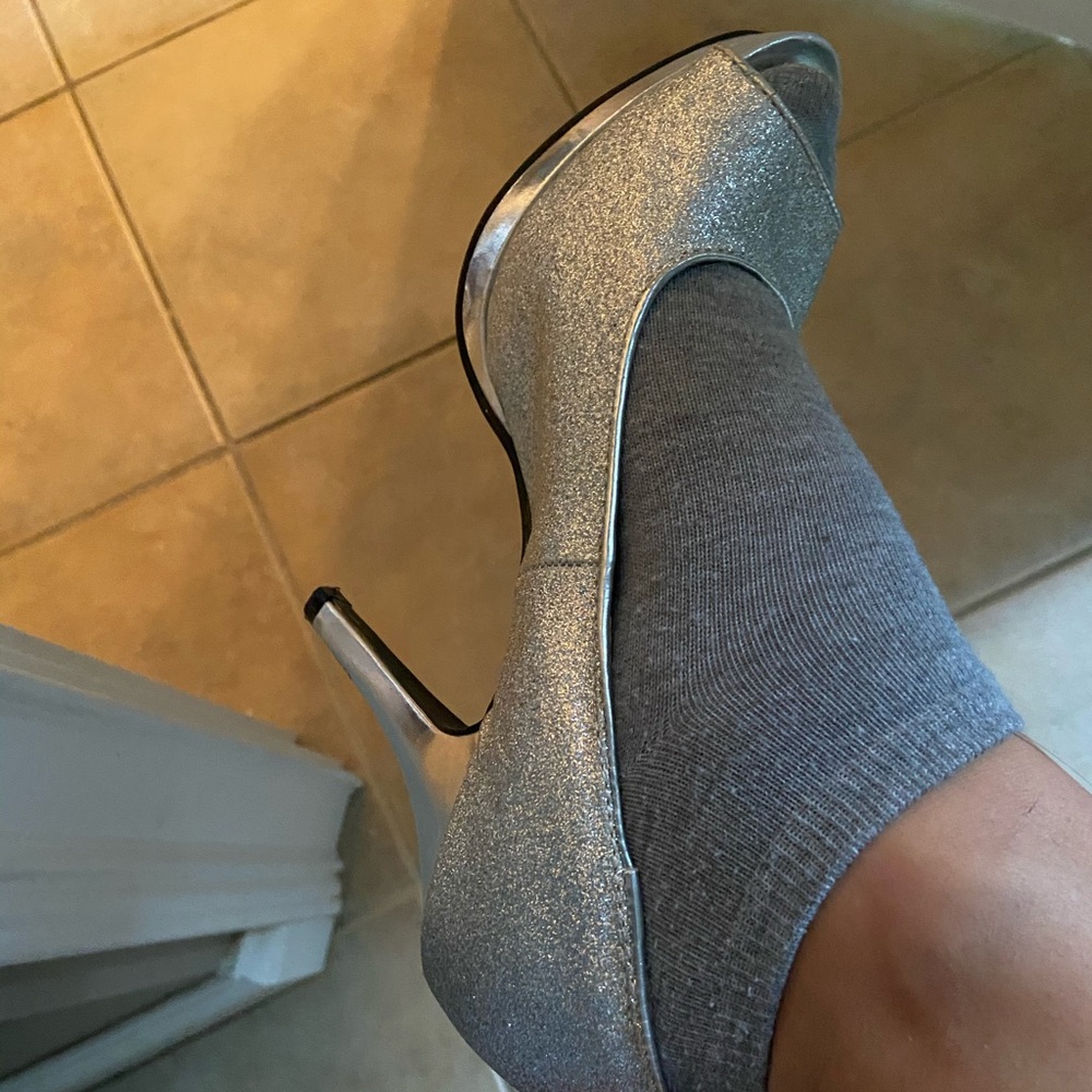 Heels - Picture 4 of 4